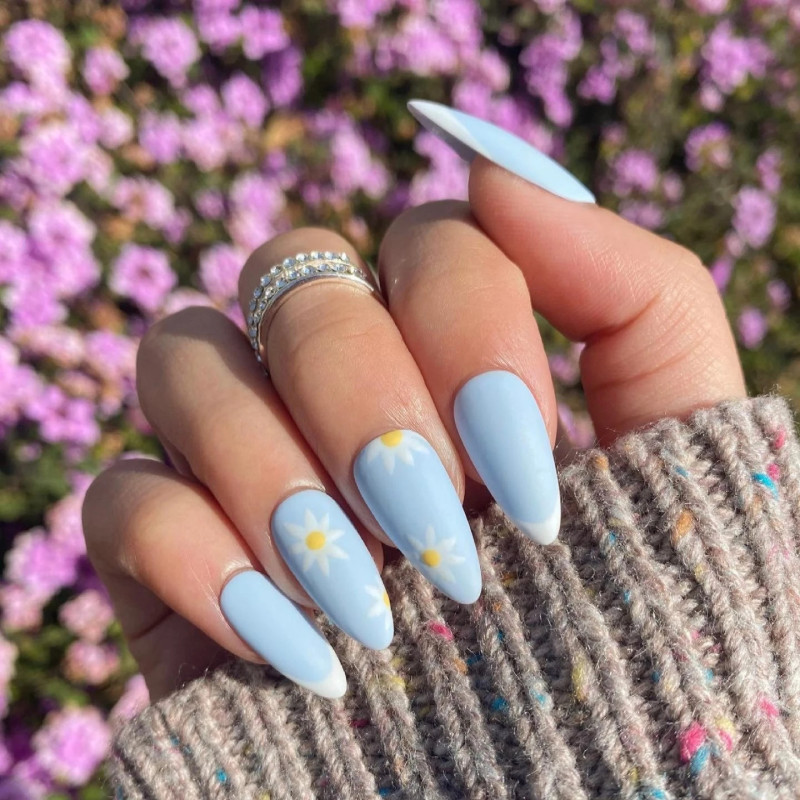 Tổng hợp những mẫu nail màu xanh dương nhạt đẹp dành cho phái nữ